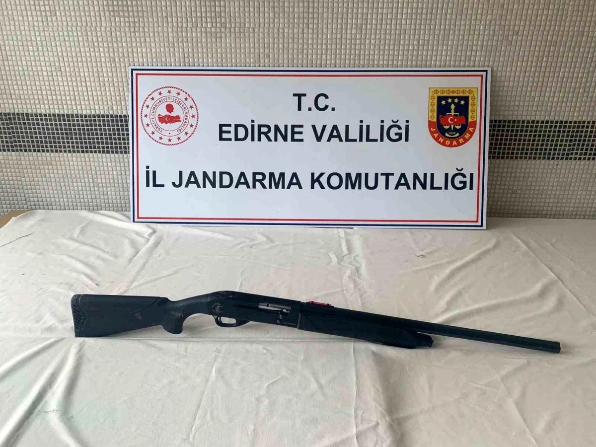 Edirne\'de Kaçakçılıkla Mücadele Operasyonu: 3 Kişi Yakalandı