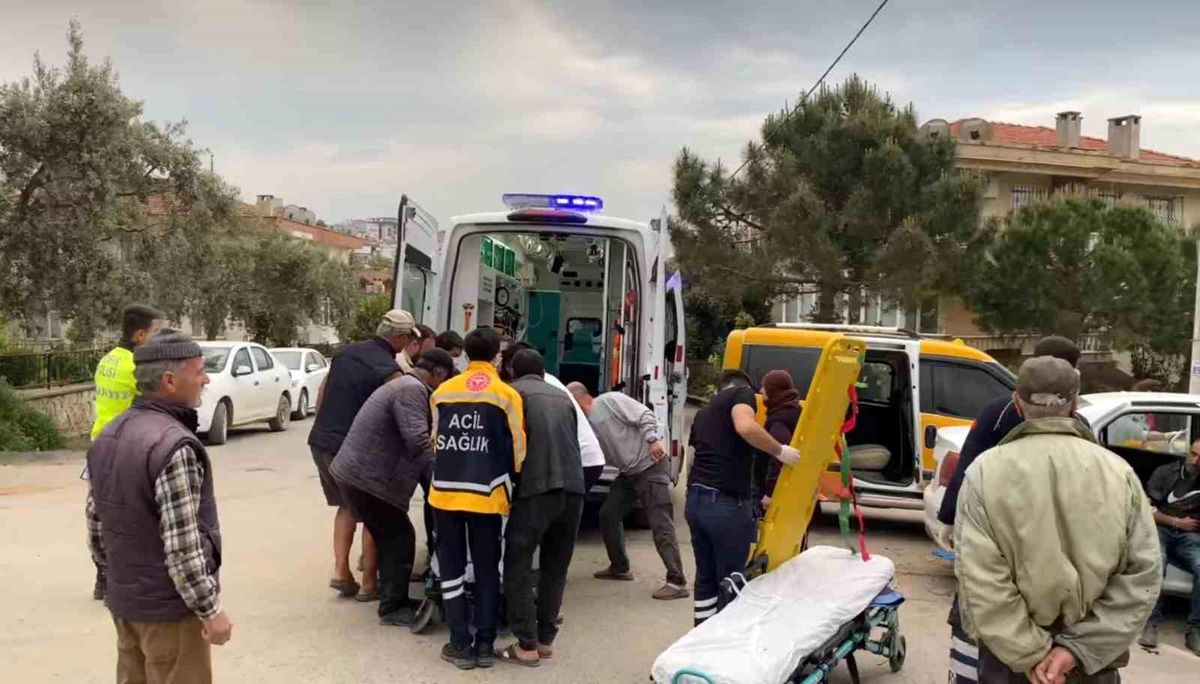 Balıkesir Erdek\'te kaza: Yoldan geçen bir kişi de yaralandı