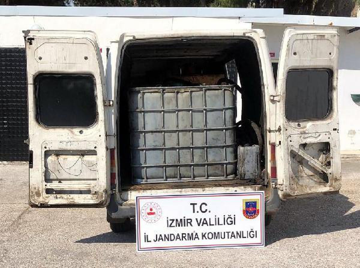 İzmir\'de akaryakıt üretiminde kullanılacak atık yağ operasyonu