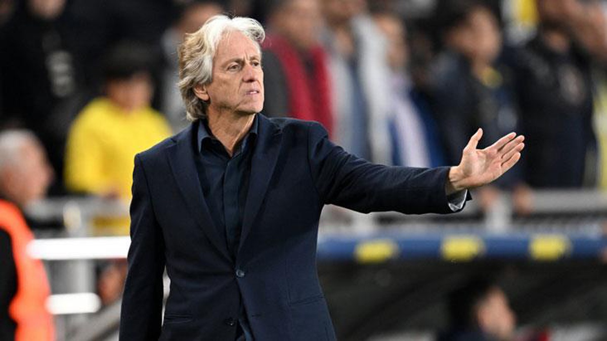 Tüm Fenerbahçe\'lilerin gözü bu haberde! Jorge Jesus gelecek sezon kalacak mı gidecek mi? Son paylaşımında taraftarlara mesaj verir gibiydi