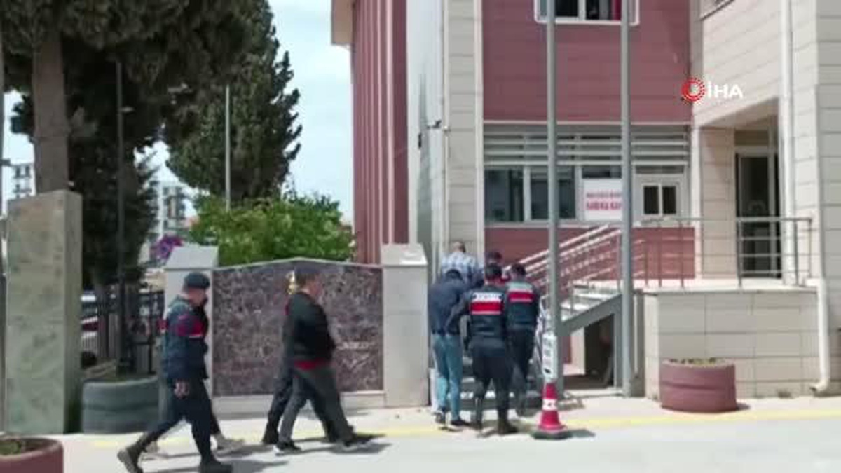 İstihbaratçı kılığına girenler 150 bin TL\'lik ziynet eşyası çaldı, yakalandılar