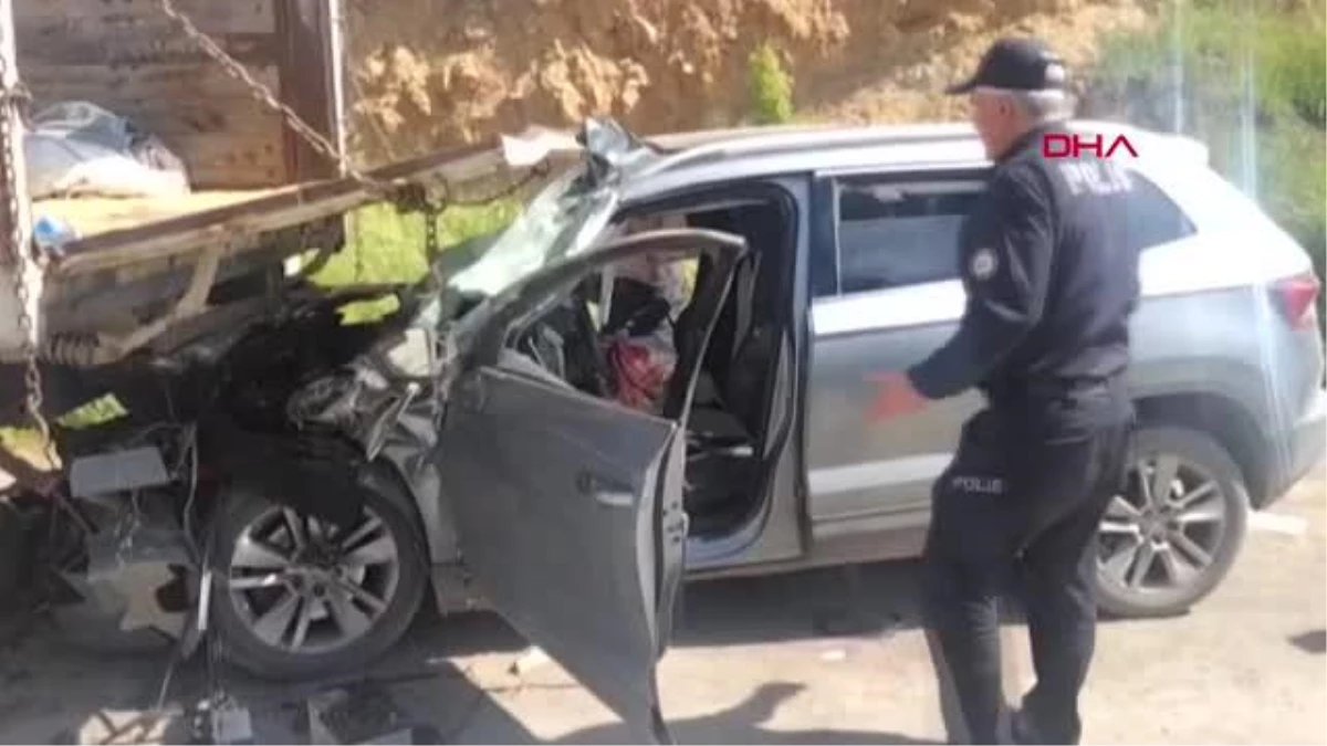 Sivas\'ta otomobilin kamyona çarpması sonucu 5 kişi yaralandı