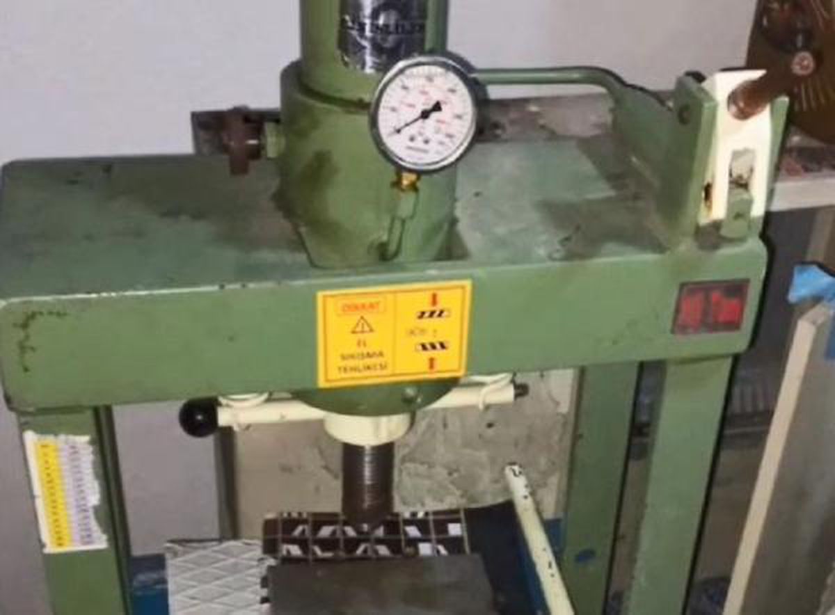 Küçükçekmece\'de uyuşturucu operasyonu: 4 gözaltı