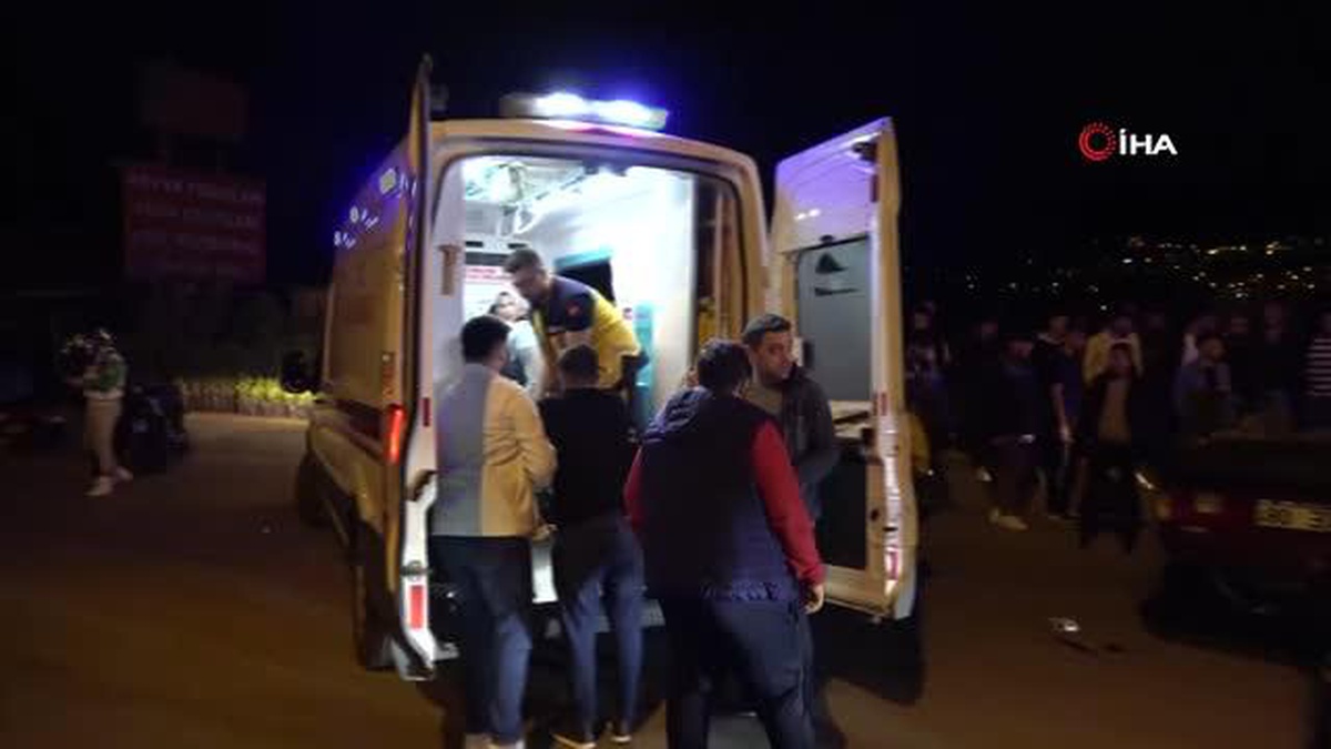 Tokat\'ta takla atan araç meraklı kalabalık tarafından çekiciye yüklenerek kurtarıldı