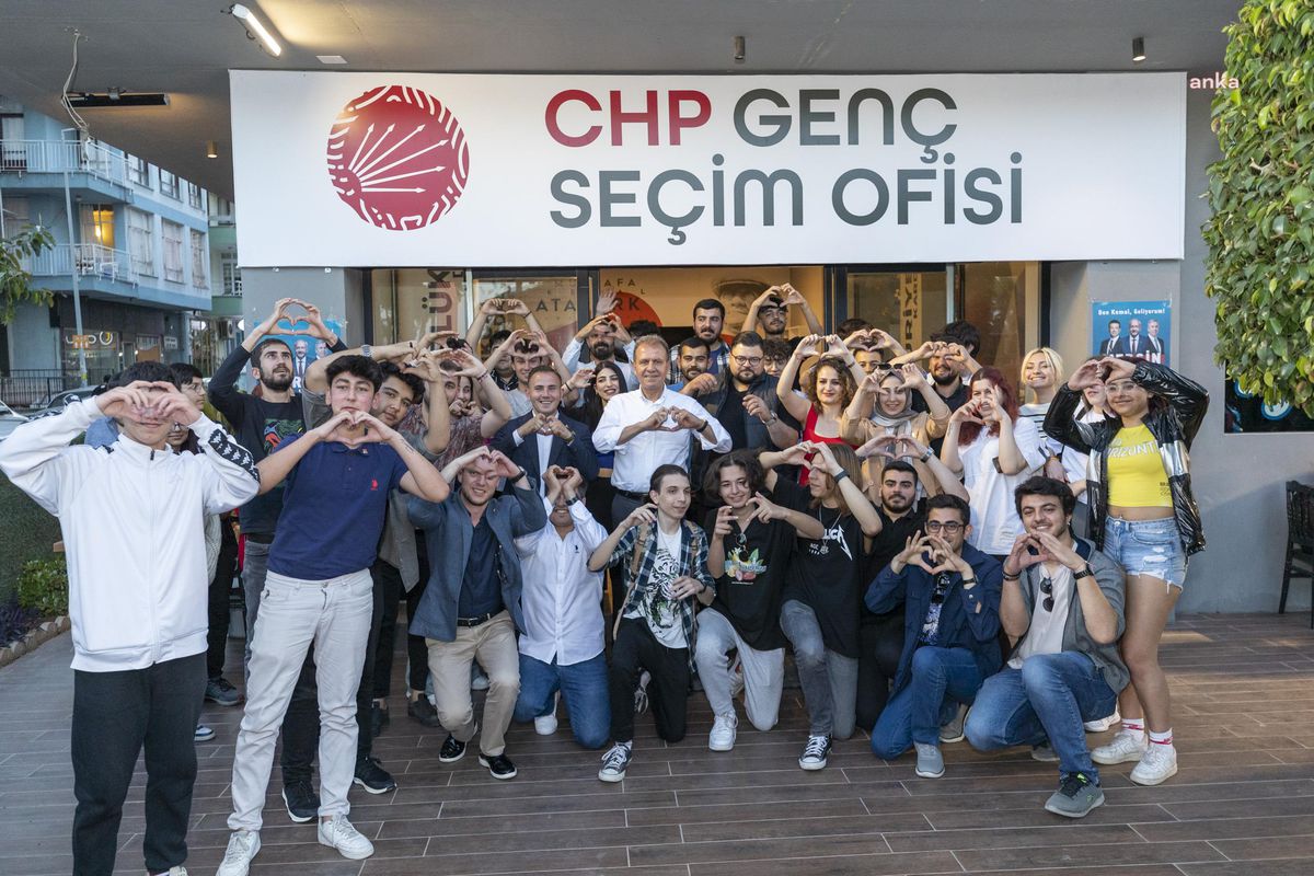 Mersin Büyükşehir Belediye Başkanı Vahap Seçer Gençlerle Bir Araya Geldi