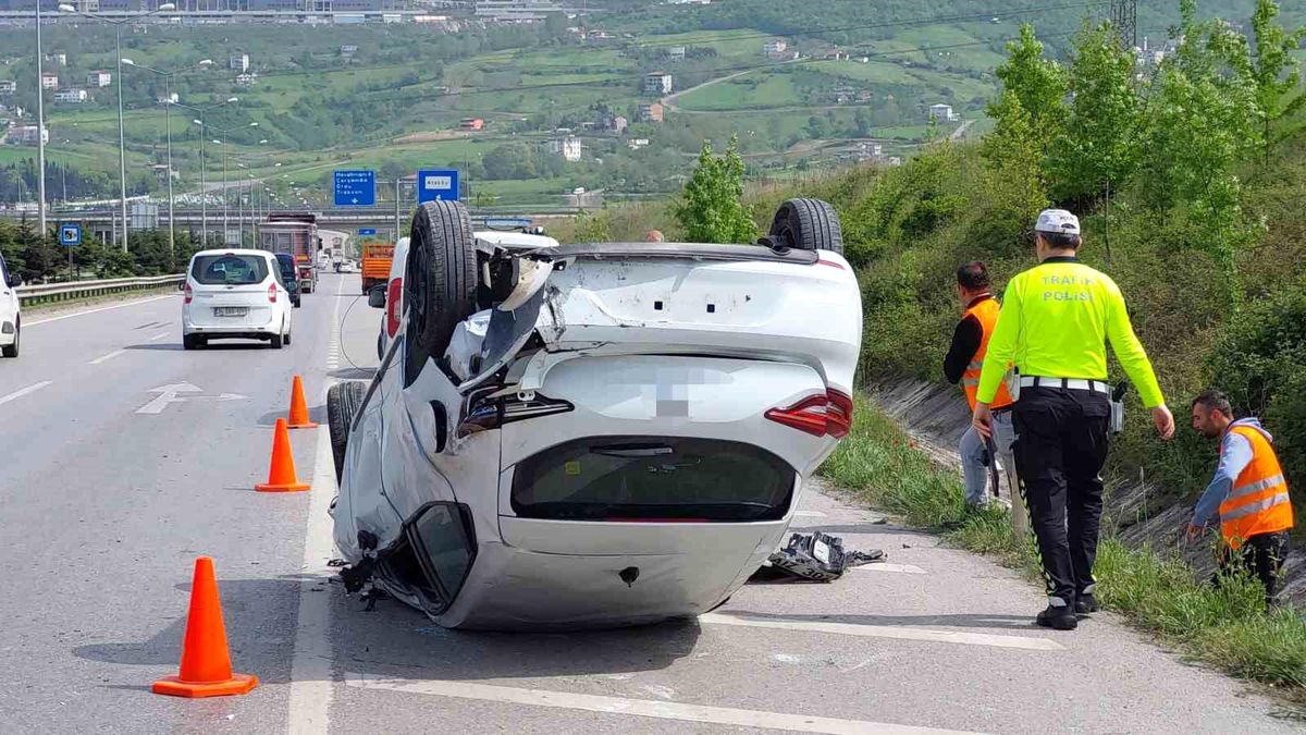 Samsunda Takla Atan Otomobilin Sürücüsü Olay Yerinden Kaçtı