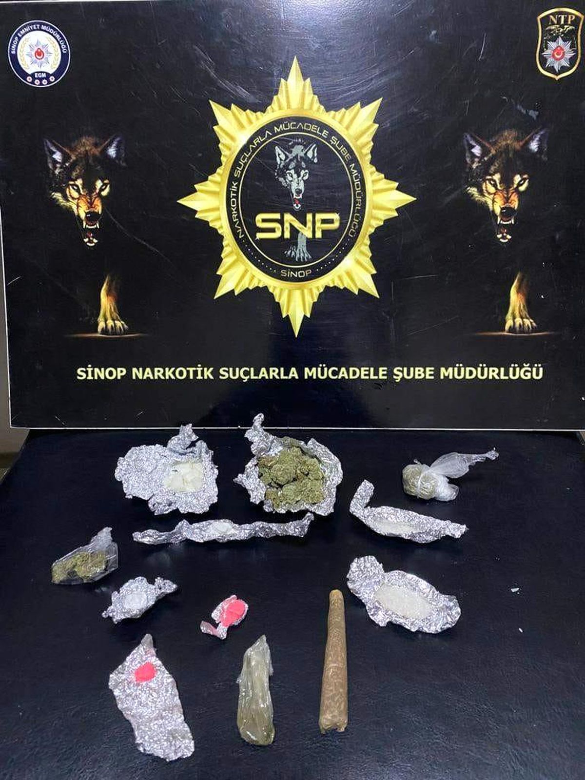 Sinop\'ta yapılan şok uygulamalarda 3 araçta uyuşturucu ele geçirildi