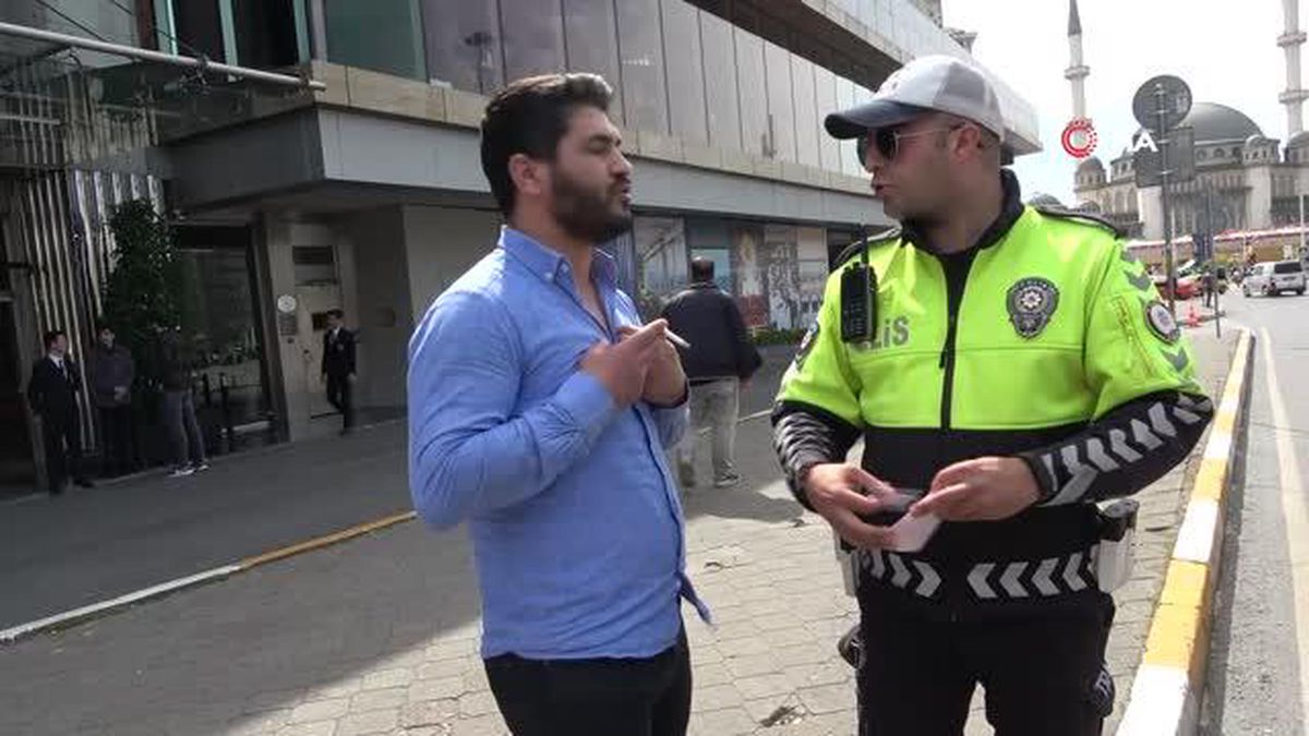 Taksim\'de Ticari Taksi Denetimi: Aracında Muşta Bulunduran Taksici Gözaltına Alındı