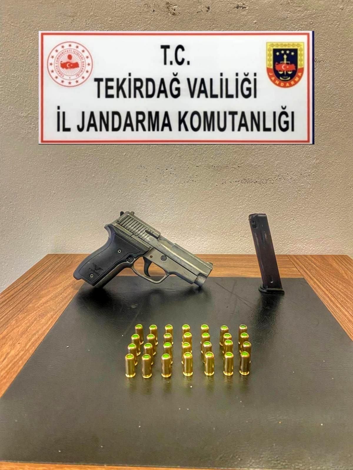 Tekirdağ\'da 3 Ruhsatsız Silah ve 30 Mermi Ele Geçirildi