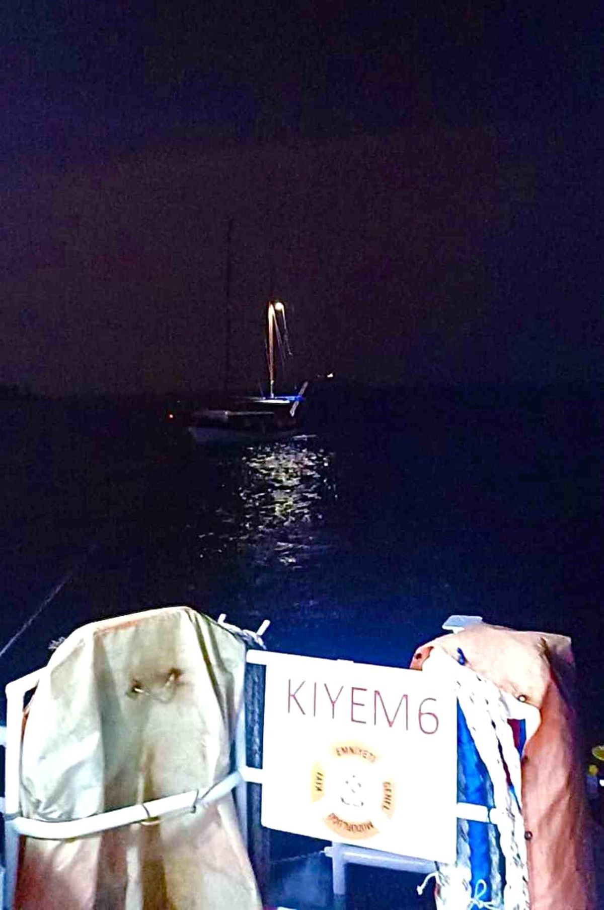 Muğla\'da 17 metrelik tekne makine arızası sonrası kurtarıldı