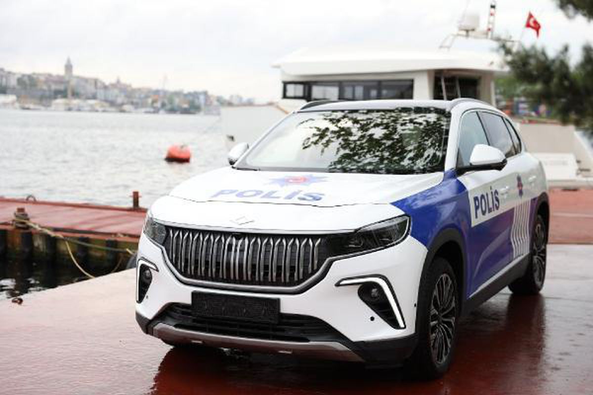 İçişleri Bakanı Soylu, yerli otomobil Togg\'un İstanbul Emniyet Müdürlüğü\'ne teslim edilmesini paylaştı