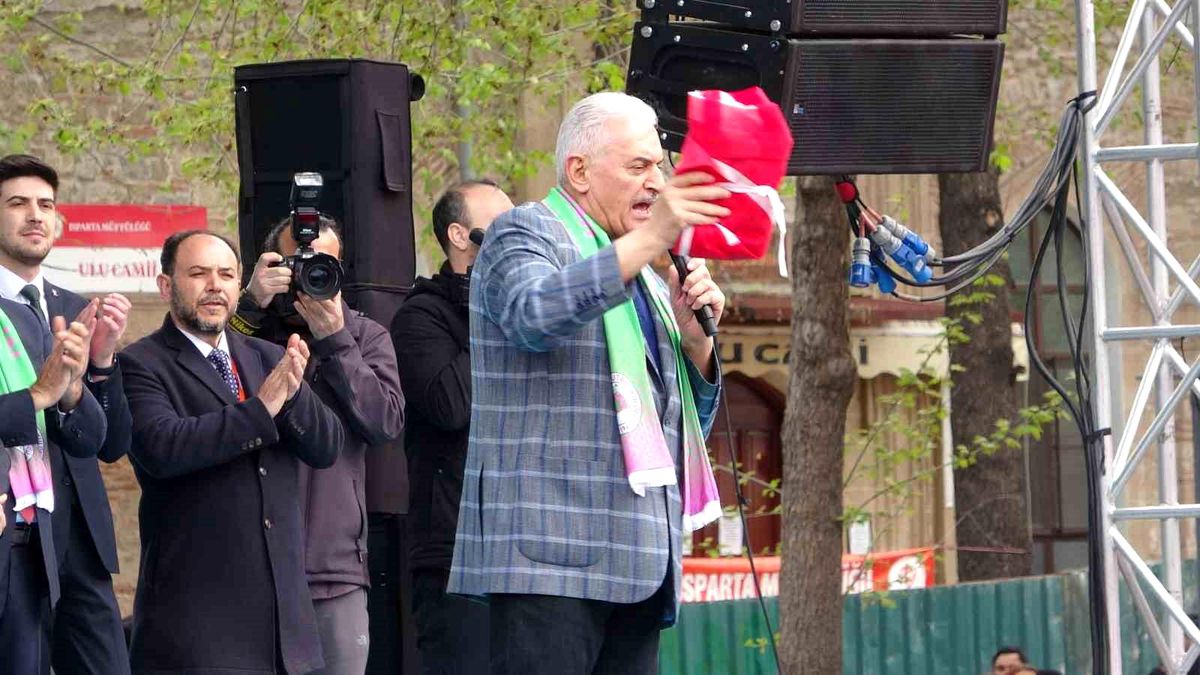 Binali Yıldırım: Bu bayrak, bu Kuran aşkına, bu alçaklara bu ülkeyi dar yapacağız