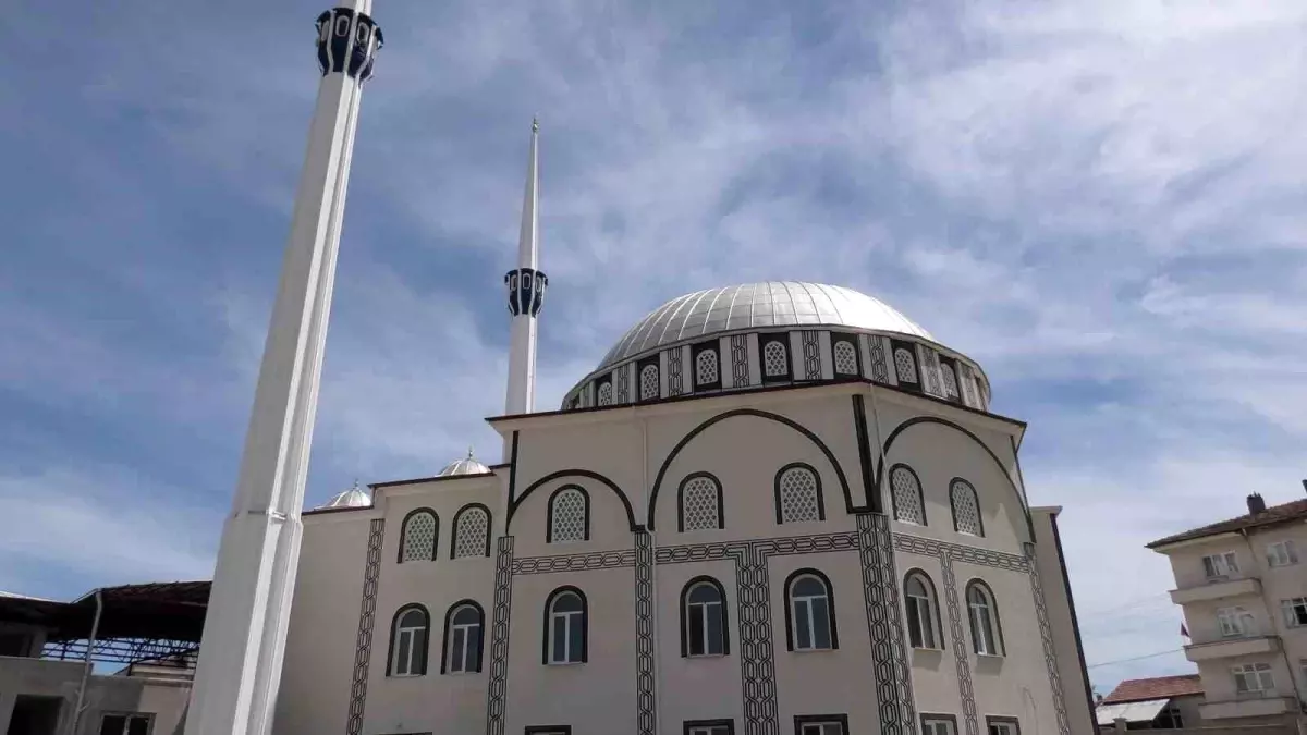 Samsun Kavak\'ta Yapılan 1200 Kişilik Cami Tamamlanması İçin Yardıma İhtiyaç Duyuluyor