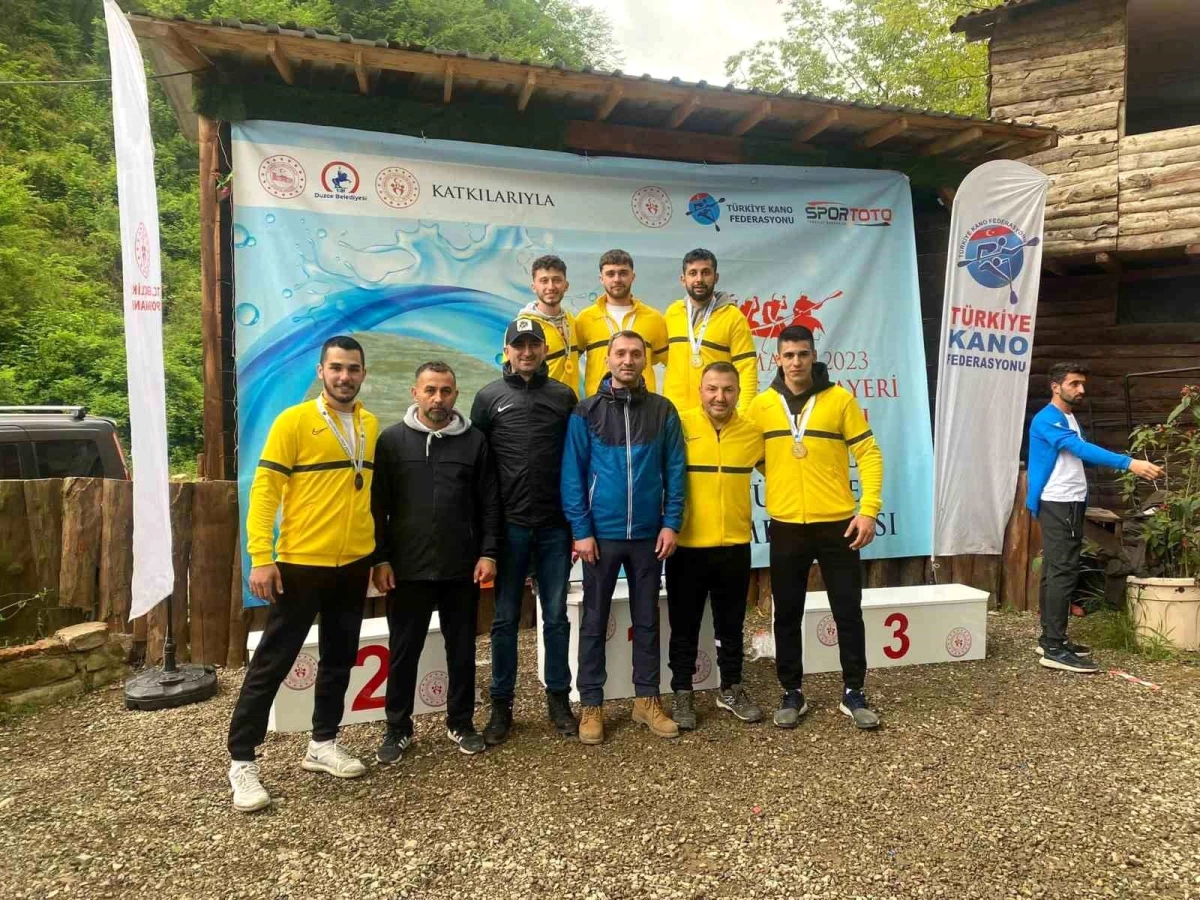 Düzce\'de Rafting Şampiyonası: Düzce Belediyesi Spor Akademisi Takımı Şampiyon Oldu