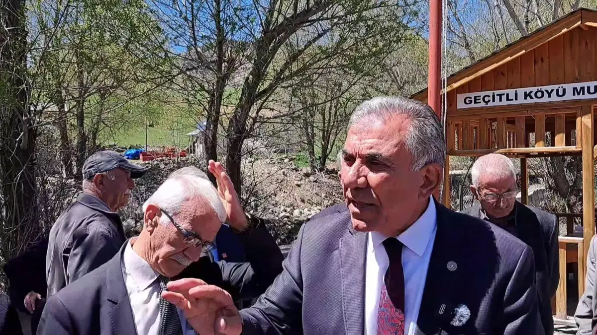 Eski CHP Milletvekili Ramazan Kerim Özkan Artvin\'de seçim çalışmalarına katıldı