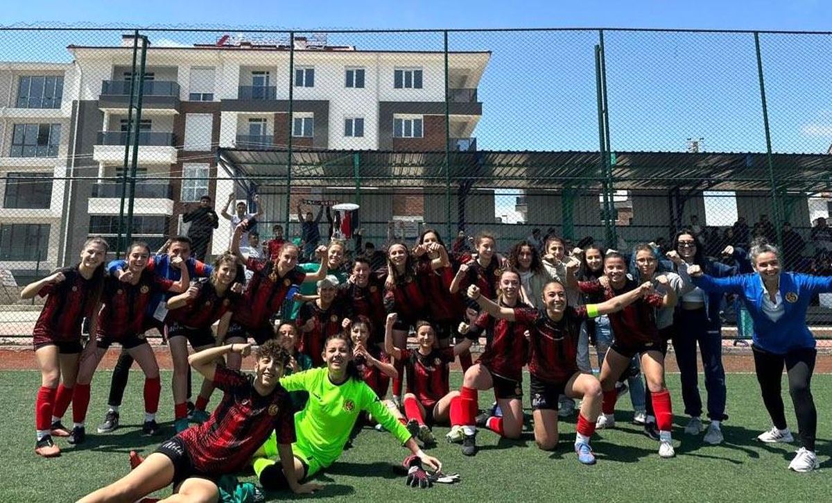 Eskişehirspor Kadın Futbol Takımı Play-Off\'u Garantiledi