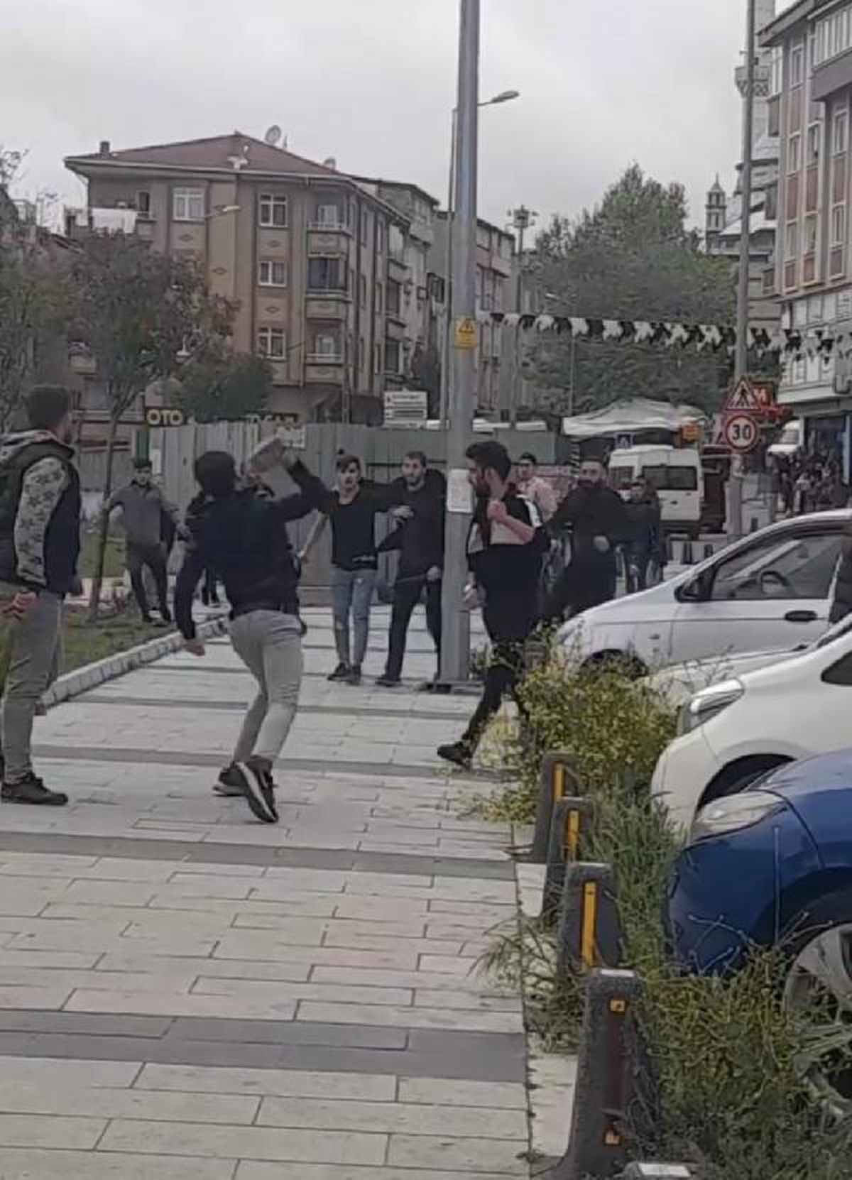 Gaziosmanpaşa\'da İş Yerinde Kavga Çıktı