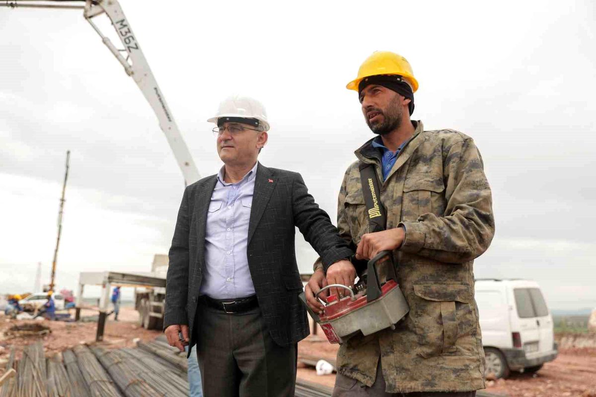 Kütahya Belediye Başkanı İnköy Küçük Sanayi Sitesi\'nin 5. bloğunun temelini attı