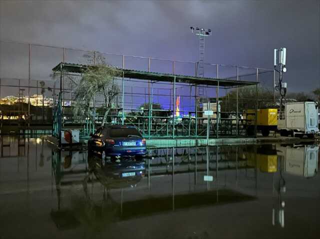 İskenderun'da lodos hayatı olumsuz etkiledi