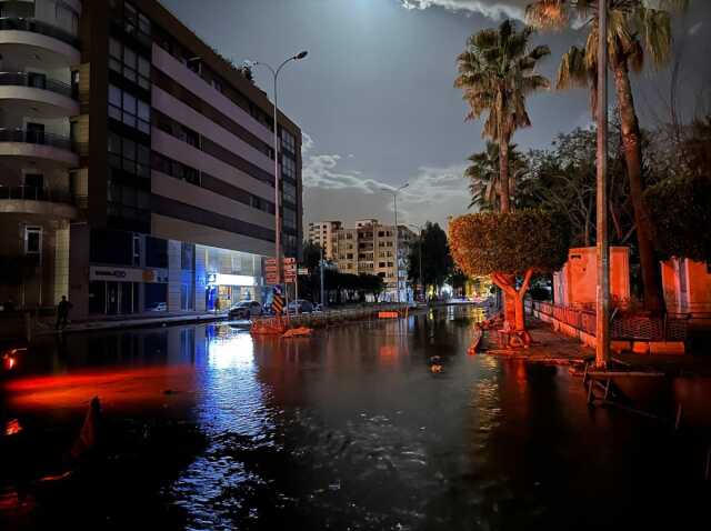 İskenderun'da lodos hayatı olumsuz etkiledi