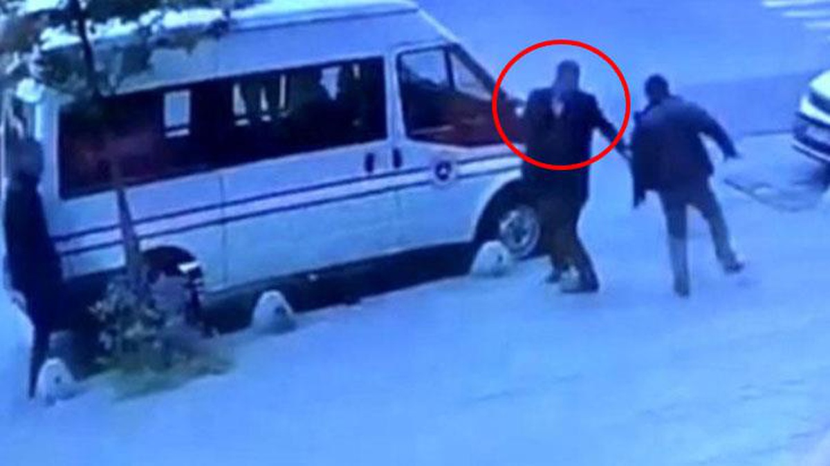 İstanbul\'da hakimin, kendisine saldırdığını düşündüğü adamı vurma anı kamerada!