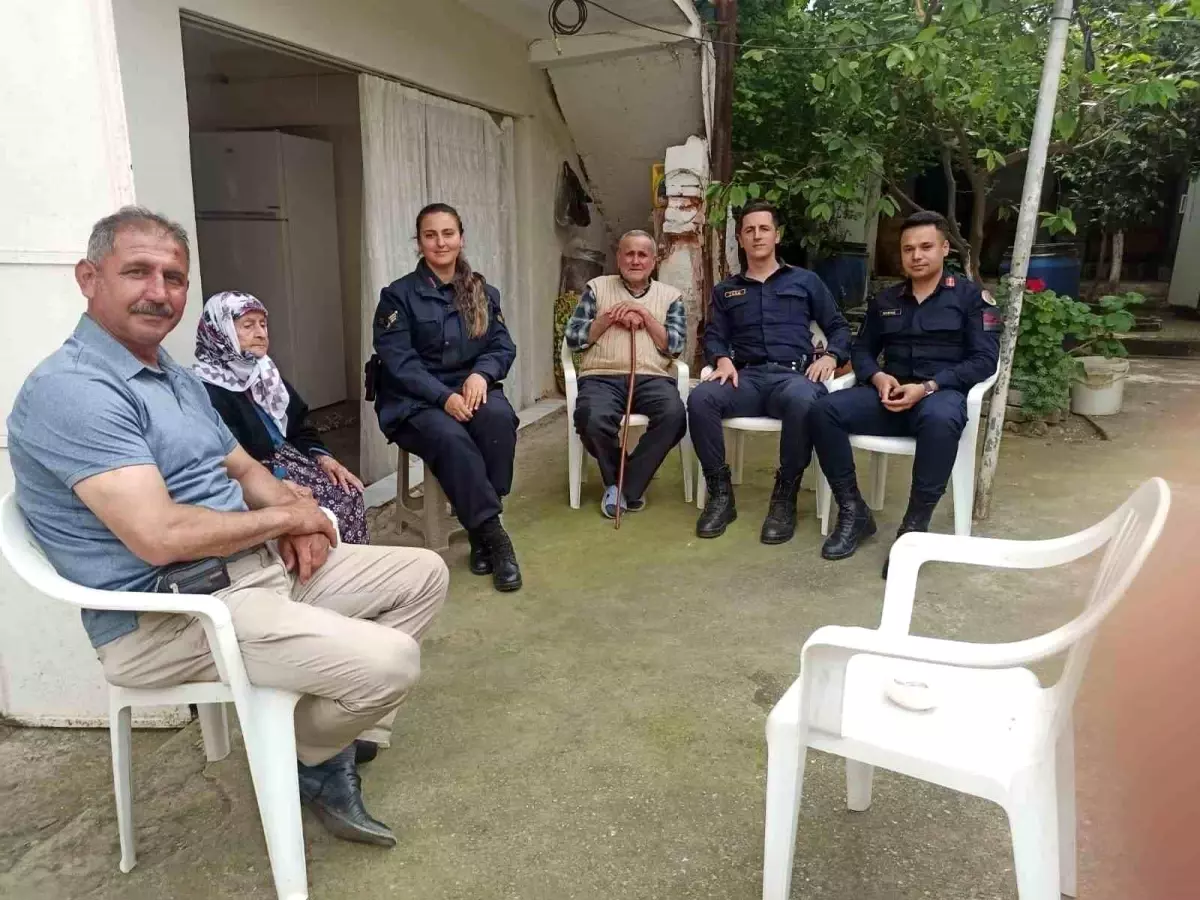 Aydın İl Jandarma Komutanlığı 80 Yaş Üstü Vatandaşları Ziyaret Ediyor