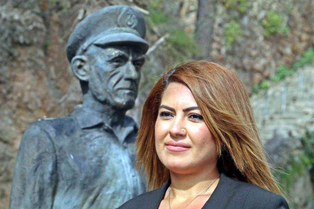 Antalya\'da Kaptan Mustafa Ekizler Heykeli Güvercin Sembolü İki Kez Kayboldu