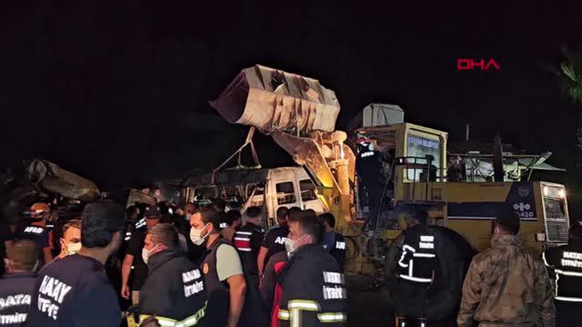 HATAY\'da Kamyon Asker Uğurlayan Kalabalığa Daldı: 6 Ölü, 32 Yaralı