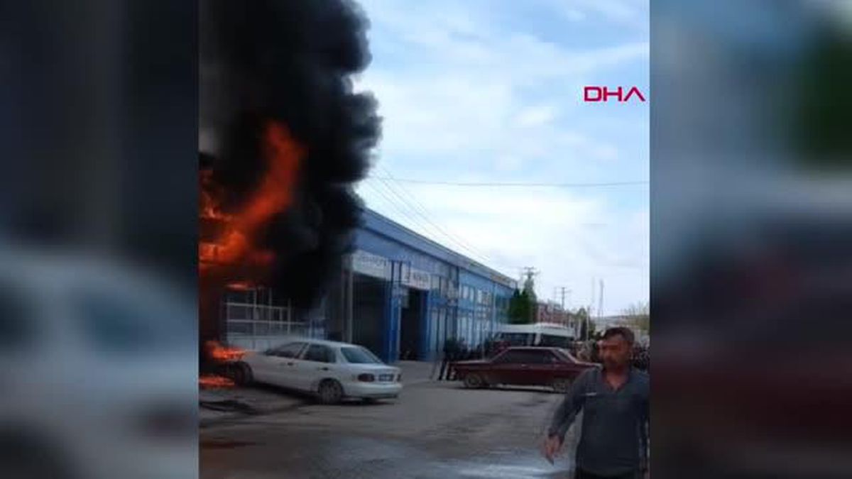 Bursa\'da oto boya ve kaporta dükkanında çıkan yangın 3 iş yerine daha sıçradı