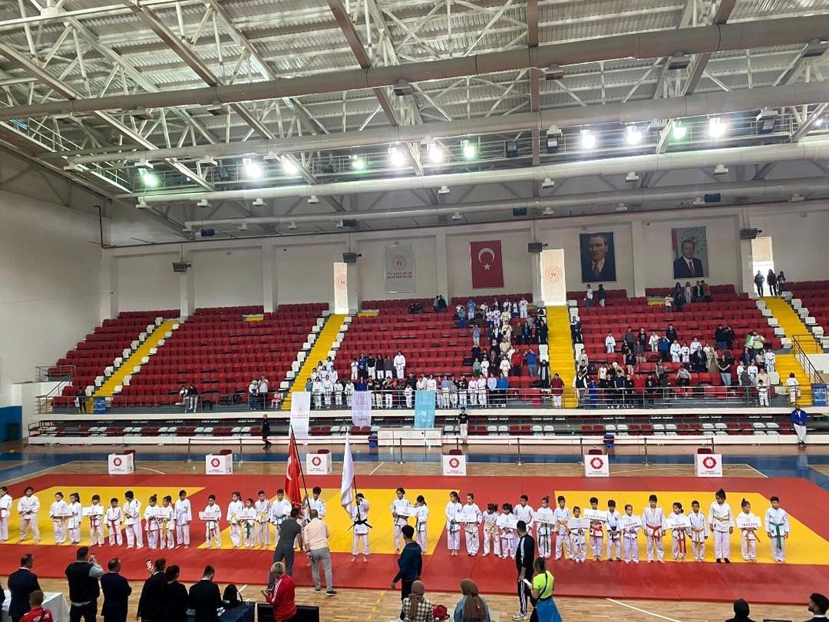 Türk Dil Kupası Judo Şampiyonası 20 ilden 825 sporcunun katılımıyla başladı