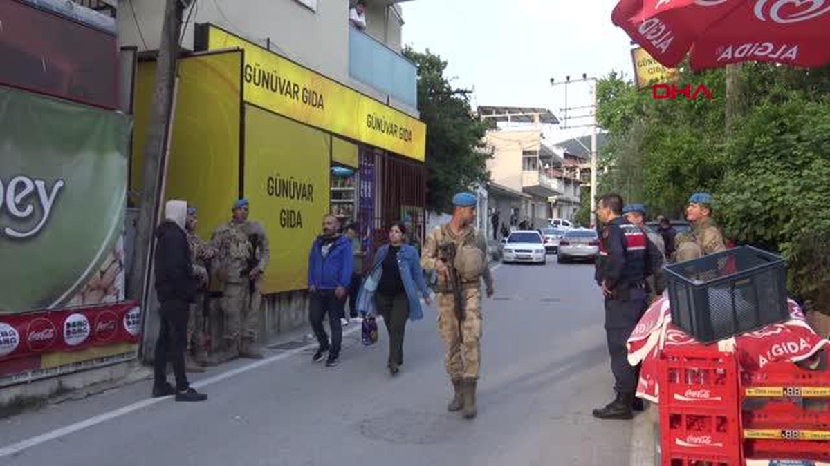 İzmir\'de market işletmecisi kavgayı ayırmak isterken vurularak öldürüldü