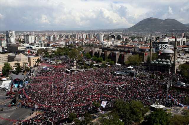 Kayseri mitingindeki kalabalık Erdoğan'ı mest etti! Alandakilerin sayısını verip Kılıçdaroğlu'na gönderme yaptı