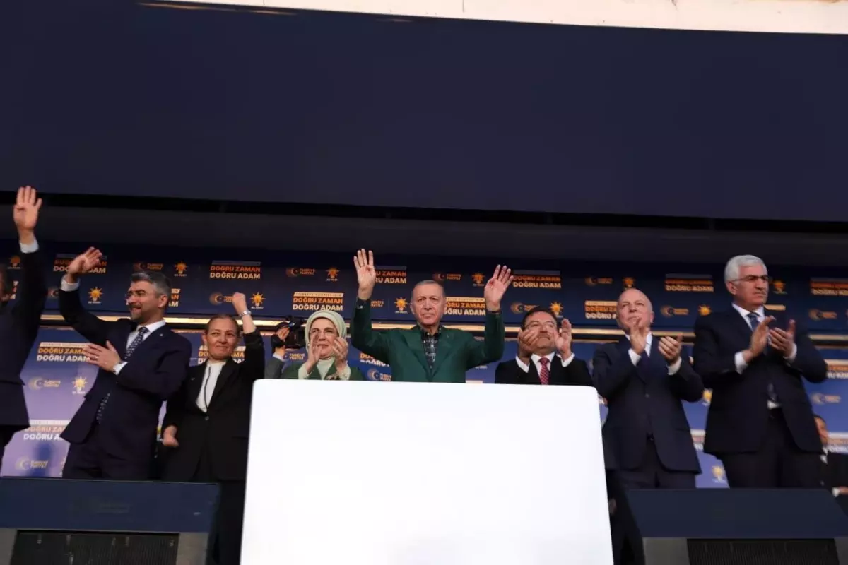 Erzurum Mitingi: Cumhurbaşkanı Erdoğanı 135 bin kişi bağrına bastı