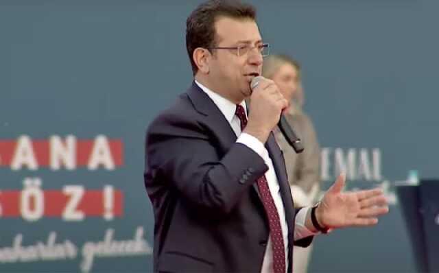 Maltepe'de miting alanı tıka basa doldu! Kalabalığın ağzında tek bir slogan var: Hak Hukuk Adalet Maltepe'de miting alanı tıka basa doldu! Kalabalığın ağzında tek bir slogan var: Hak Hukuk Adalet