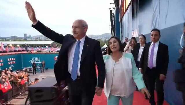 Millet İttifakı'ndan İstanbul çıkartması! Miting alanı tıka basa doldu Millet İttifakı'ndan İstanbul çıkartması! Miting alanı tıka basa doldu