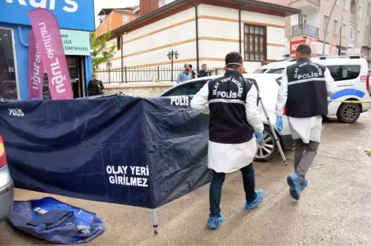Karaman'da Marketin Önünde Otomobilinde Ölü Bulundu
