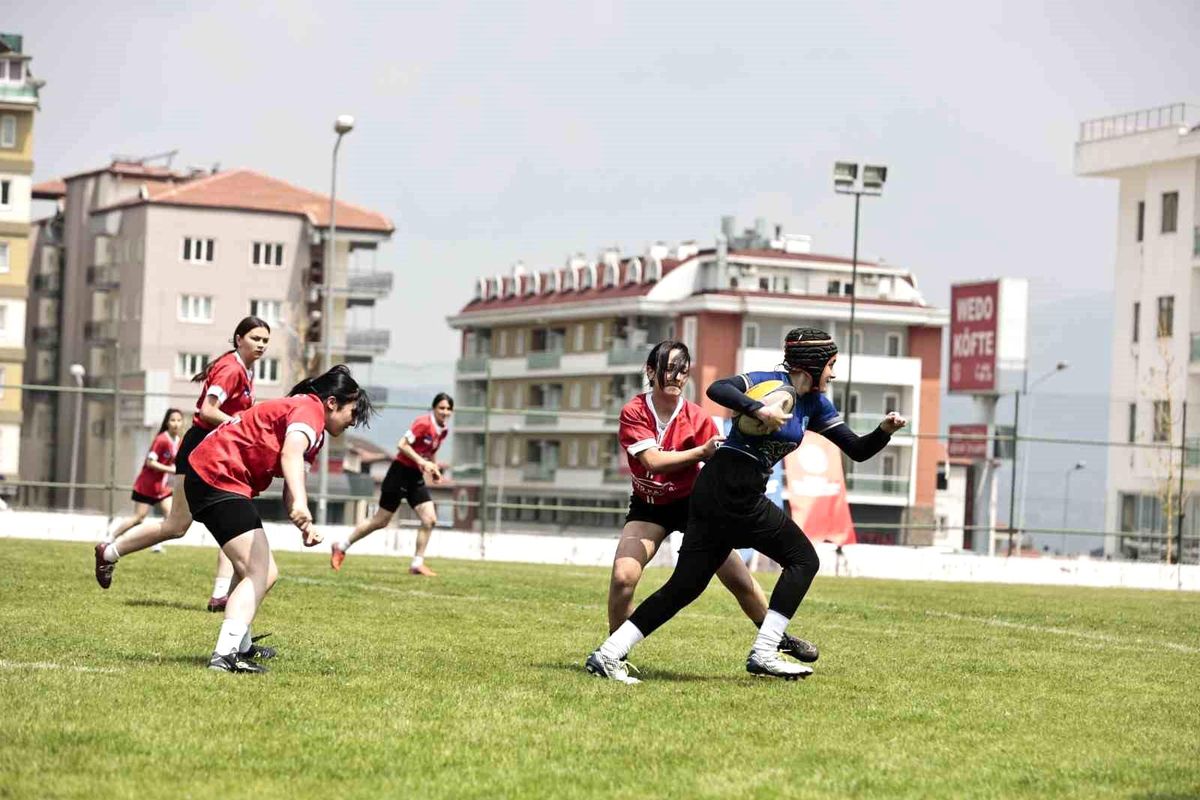 Ragbi U18 Kadınlar Etaplı Türkiye Şampiyonası Final Müsabakaları Denizli\'de Başladı
