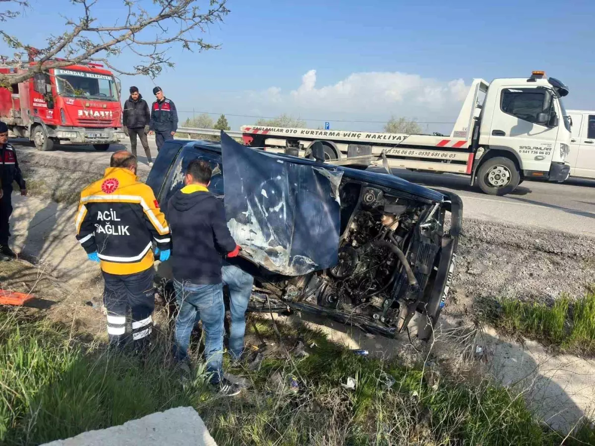 Afyonkarahisar\'da Otomobil Kazası: 1 Ölü, 3 Yaralı