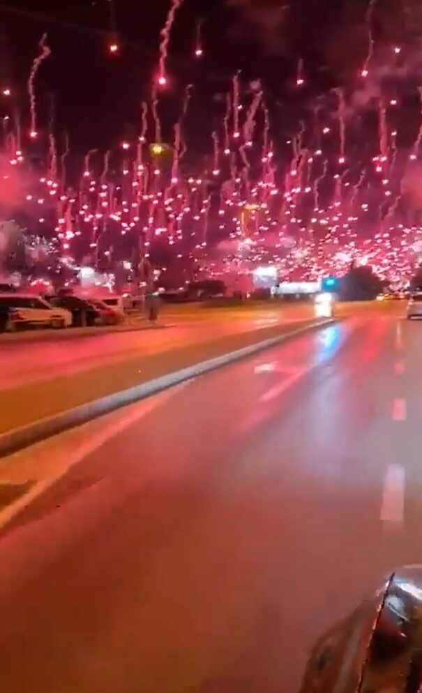 Tarihi şampiyonluk sonrası Napoli taraftarı, geceyi gündüze çevirdi! 1 kişi canından oldu