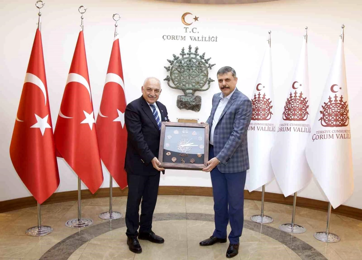 TFF Başkanı Mehmet Büyükekşi Çorum\'da ziyaretlerde bulundu