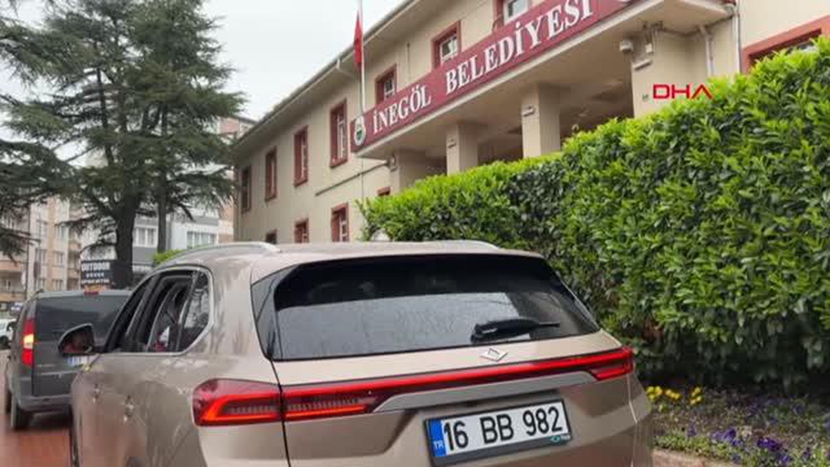 Sanayi ve Teknoloji Bakanı Mustafa Varank\'ın Togg\'u asker uğurlamasında konvoy başı oldu