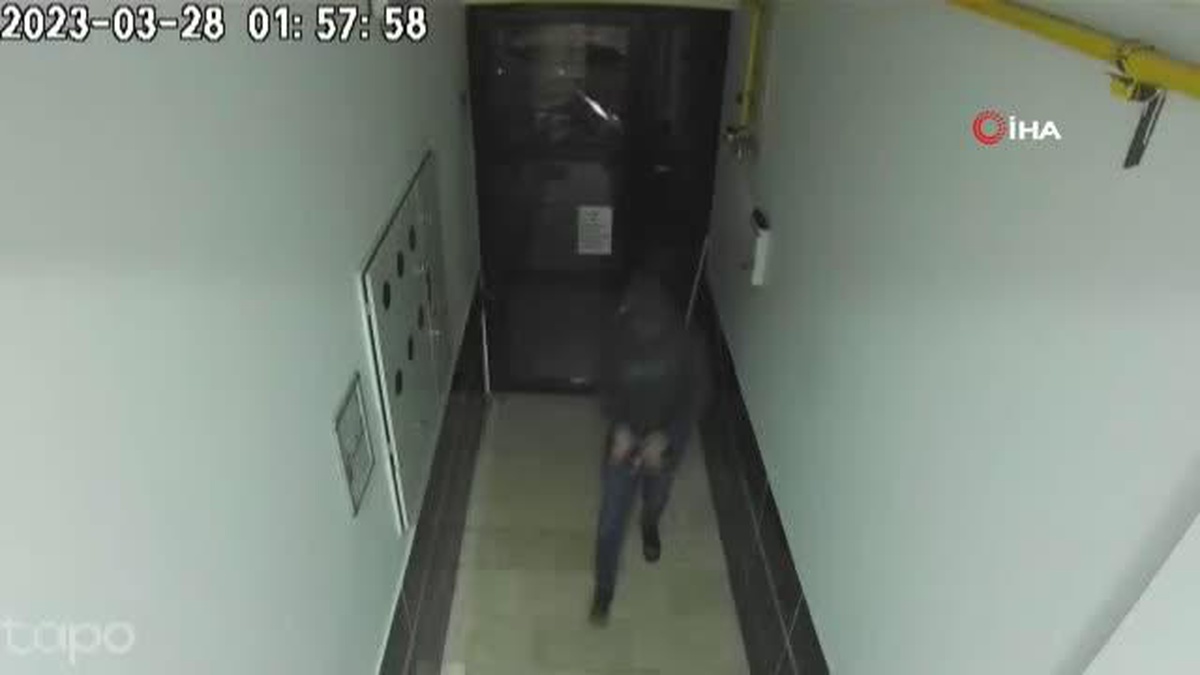 Eskişehir\'de 12 Gün Arayla Bir Apartmanda 2 Farklı Hırsızlık Kamerada