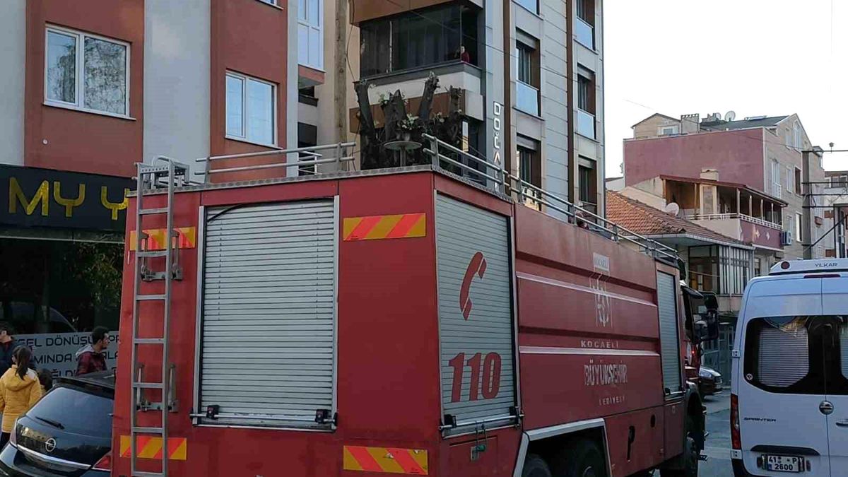 Gebze\'de Mutfaktaki Aspiratörden Çıkan Yangın Kontrol Altına Alındı
