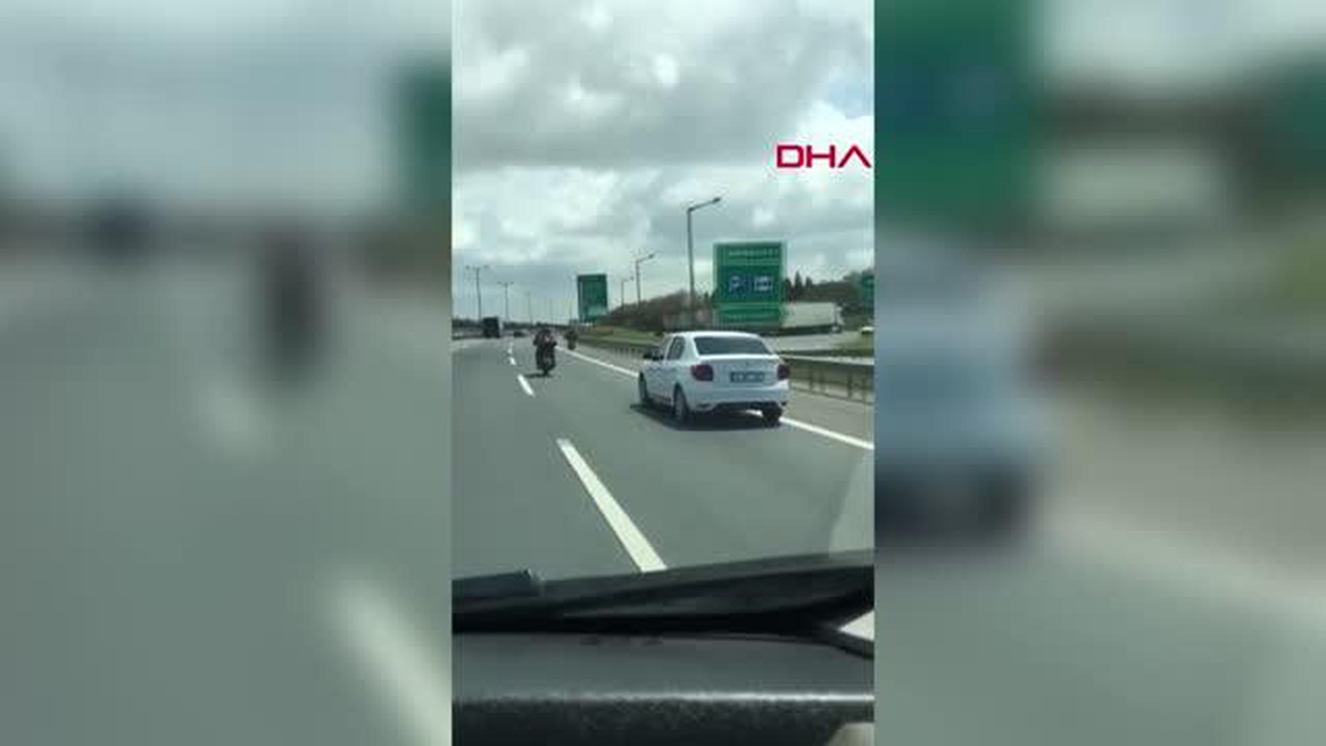 Ataşehir TEM Otoyolunda Otomobil ve Motosiklet Sürücüleri Arasında Yaşanan İnatlaşma