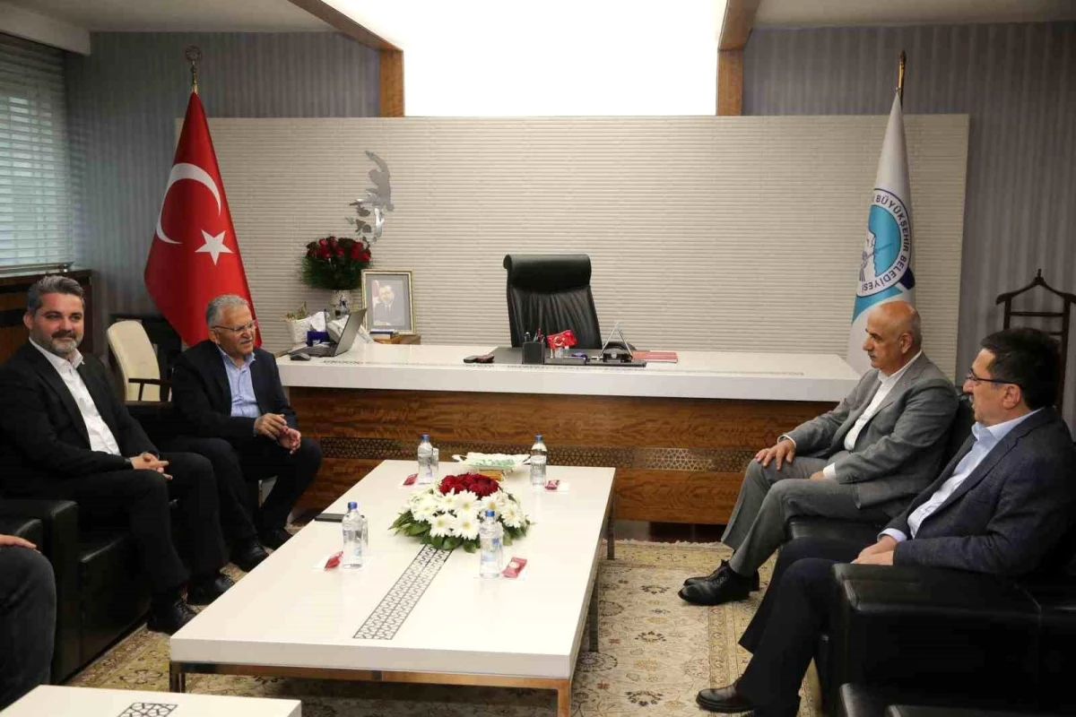Tarım ve Orman Bakanı Kayseri Büyükşehir Belediye Başkanı ile görüştü