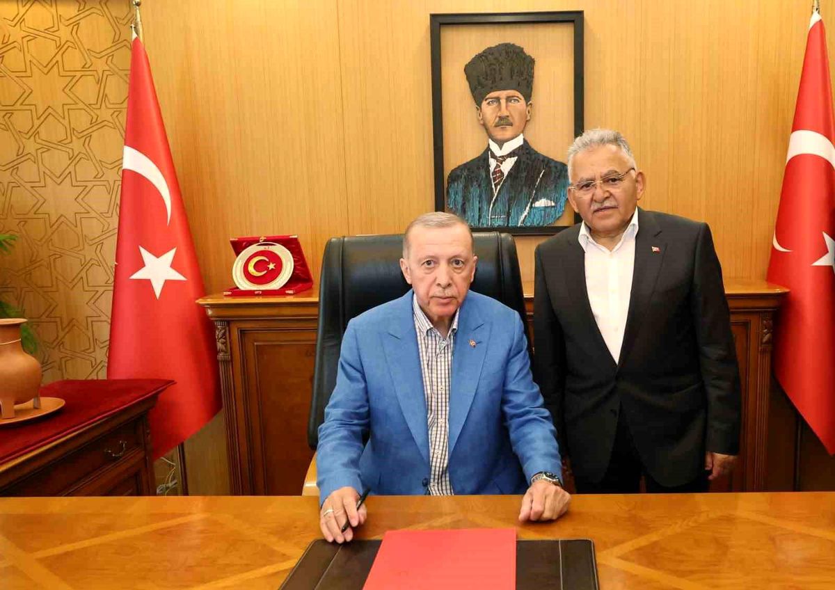Kayseri\'de Cumhurbaşkanı Erdoğan\'ın Mitingi 135 Bin Kişiyle Rekor Kırdı