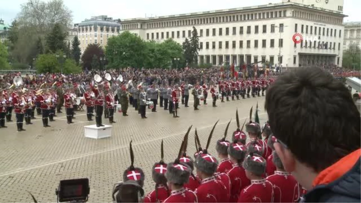 Bulgaristan Silahlı Kuvvetleri Günü Törenlerle Kutlandı