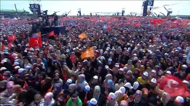 'Büyük İstanbul Mitingi' için Atatürk Havalimanı Millet Bahçesi'ne gelenler alanı doldurdu