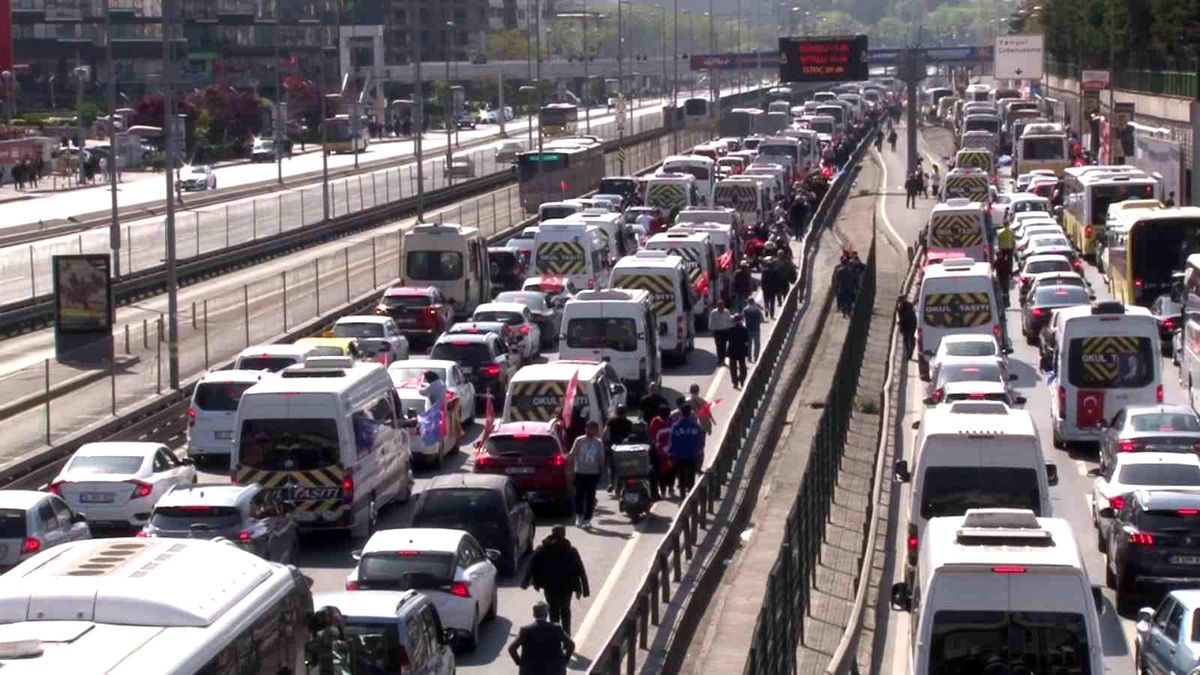 Binlerce Vatandaş Cumhurbaşkanı Erdoğanın Katılımıyla Büyük İstanbul Mitingine Akın Etti