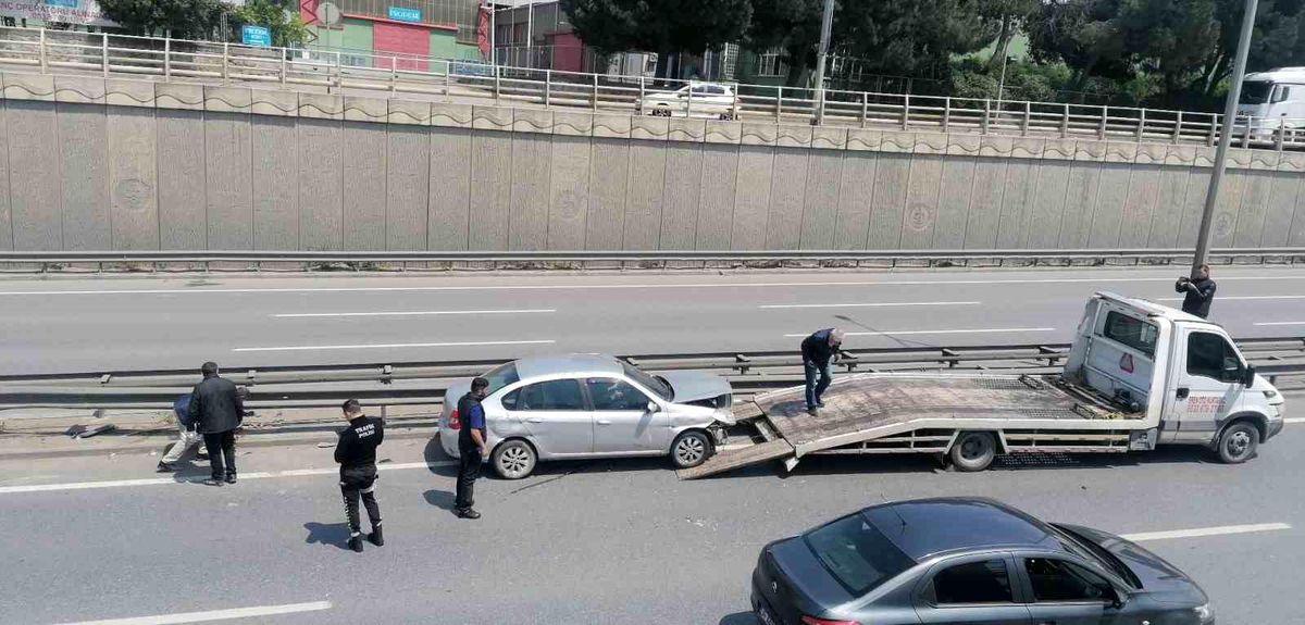Gebze\'de D-100\'de meydana gelen kazada 1 kişi yaralandı